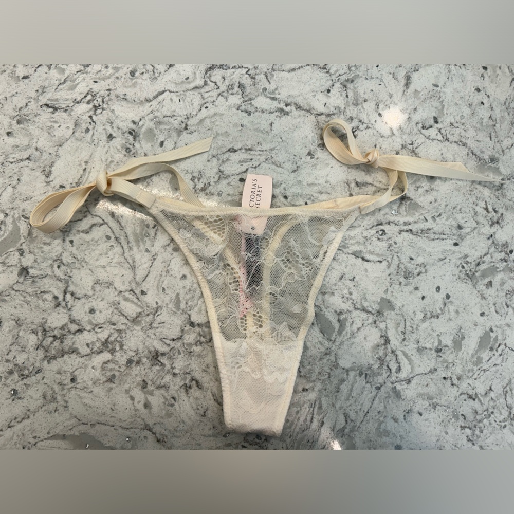 NWT Victoria’s Secret White Cream Vintage Lace Tie Bridal Thong Lock Small Sexy